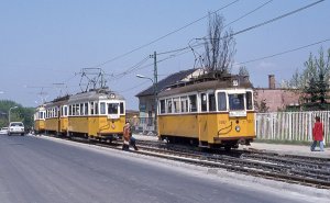 Reversing near the main gate of the cemetery. Photo of Tim Boric